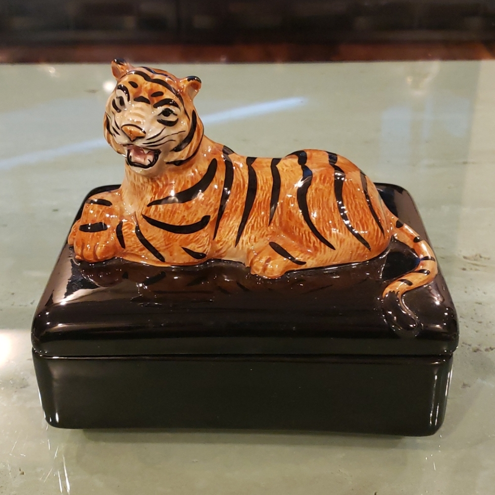 Vintage ceramic lion card deck by JJ